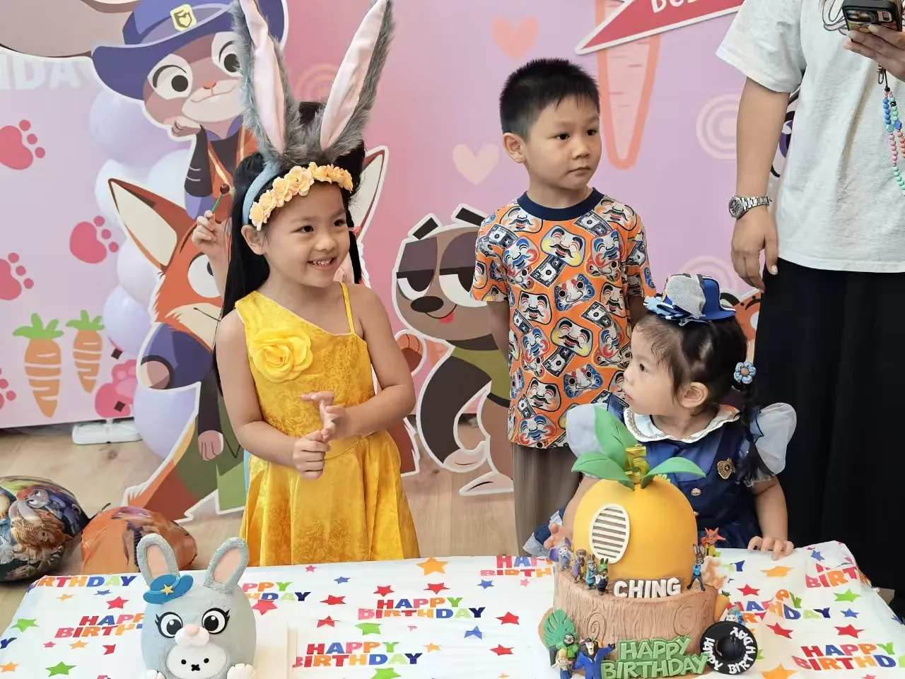 Children at the party table at Kidstation